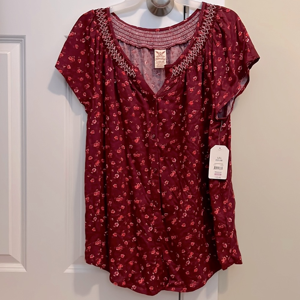 Cap sleeve berry floral top.